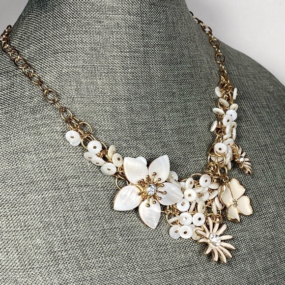 Necklace Bib Flowers Enamel Mother of Pearl Lucite Gold Tone 19”+2” NWT - Picture 8 of 10